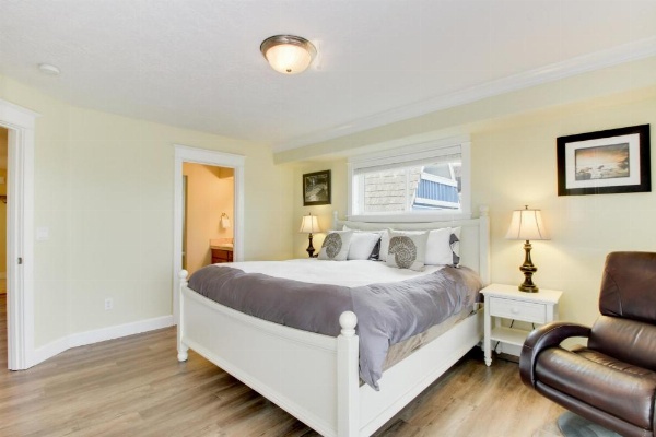 Salt Water Beach House image 22